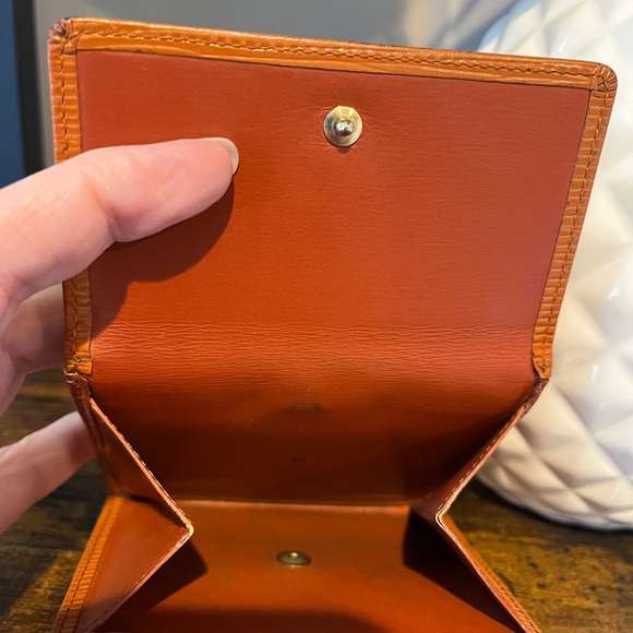 Authentic Vintage Louis Vuitton Tannish/Orange EPI Leather Women's Wallet - Picture 8 of 8
